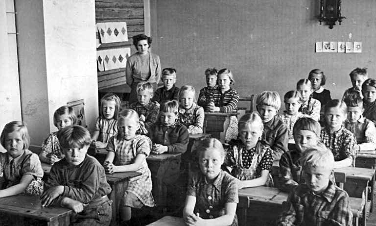 1949 alakoulu, op. Oili Leppänen, vastavalmistuneessa koulun laajennusosassa