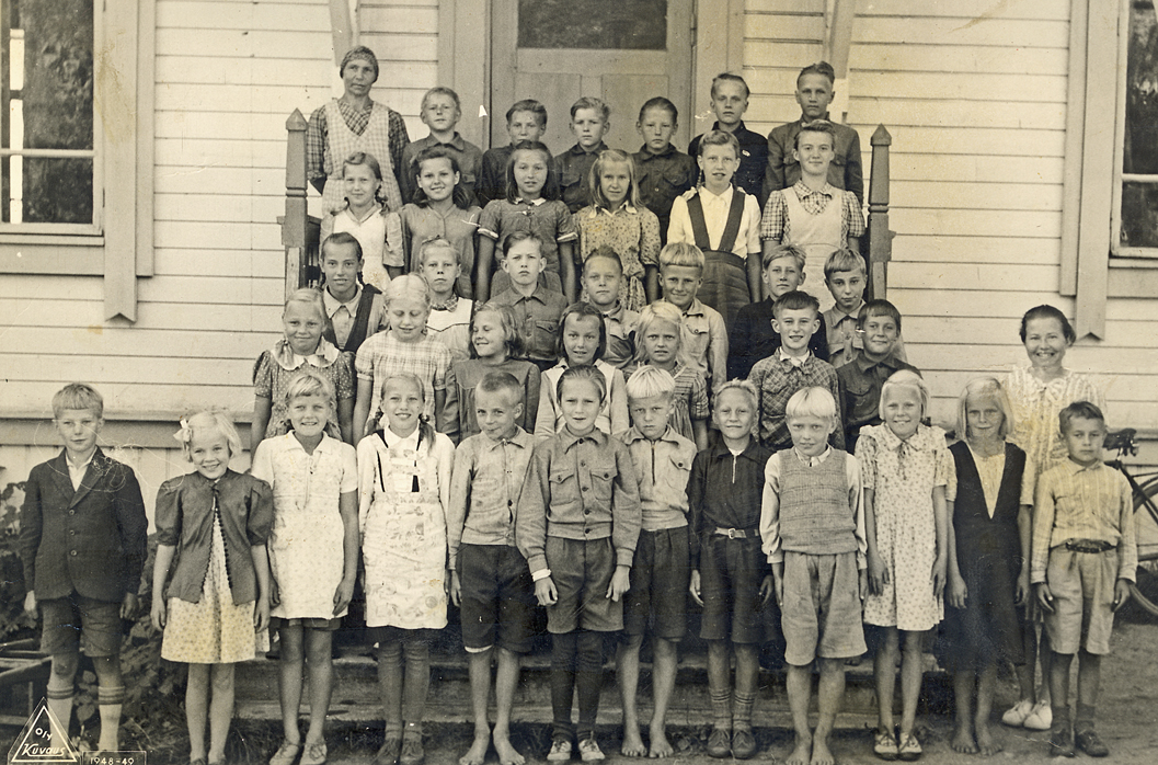 1948_yk_P Peltola_33 -48. Op Linnea Haukka keittäjä Lempi Ristimäki korj pien 700 kt