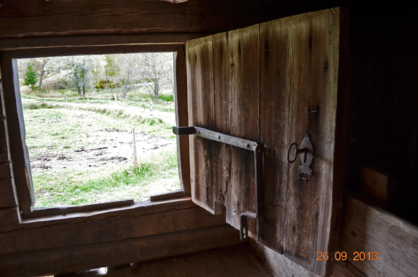 5. Aitan ovi avoinna korj