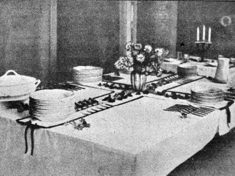 IMG_0014 Vaatimaton juhlapöytä