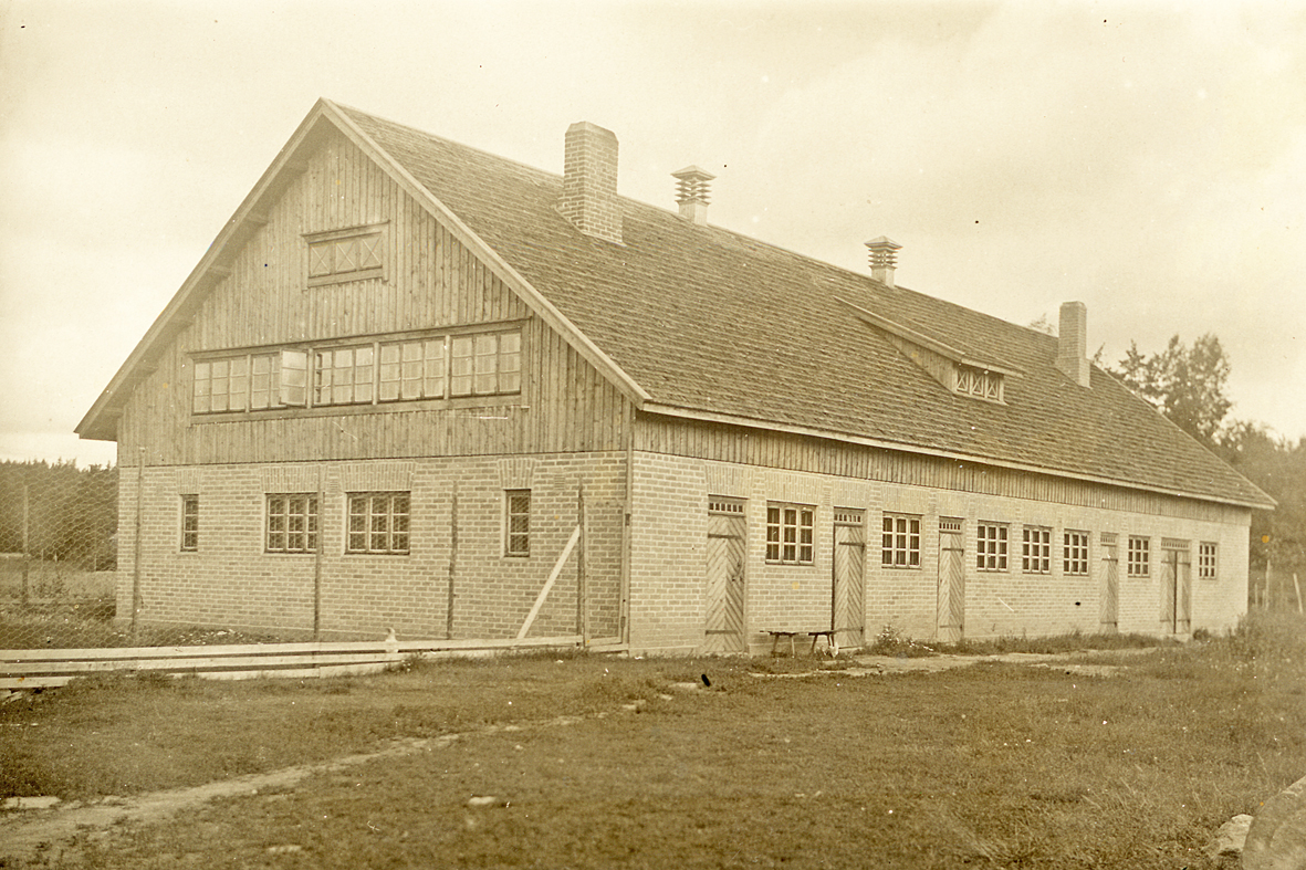 Uotila 8_09 Pramilan navetta rakennettu 1930-luvulla enh väri2