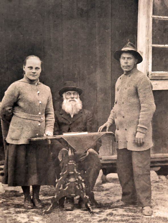 Lauri, Mimmi ja Wille MH korj-1_seepia TO WP