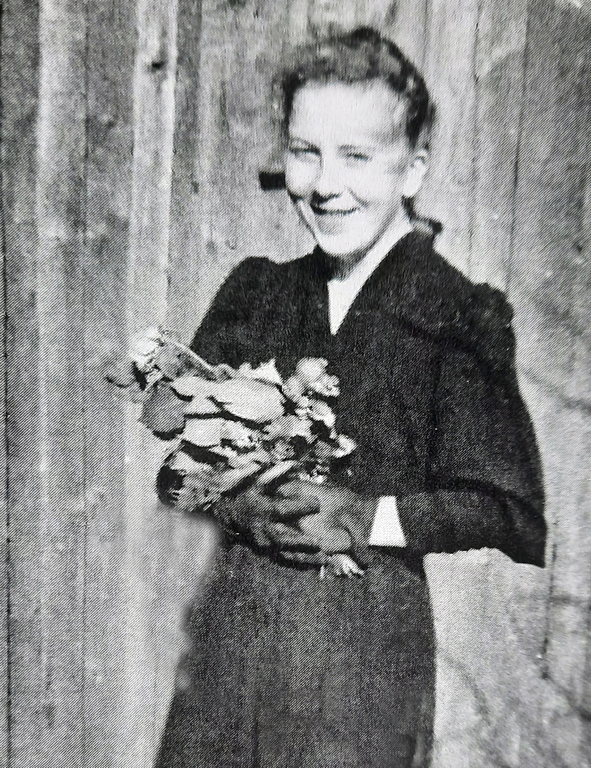 Liisa Kylänpää rippikuva 1955 MH raj WP