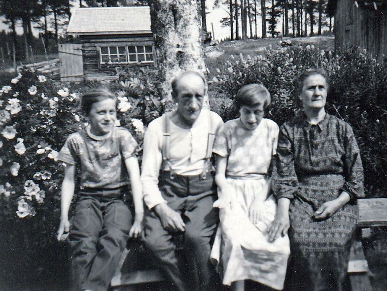 Penttilän perhe noin vuonna 1955 korj WP