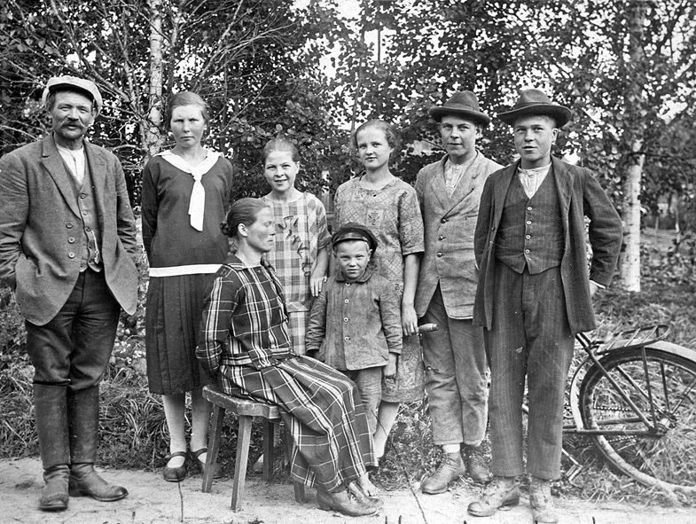 OR_Rekolan palvelijoita v. 1928. Juho Roos, Maija Männistö, Ilmari oik Oiva korjWP