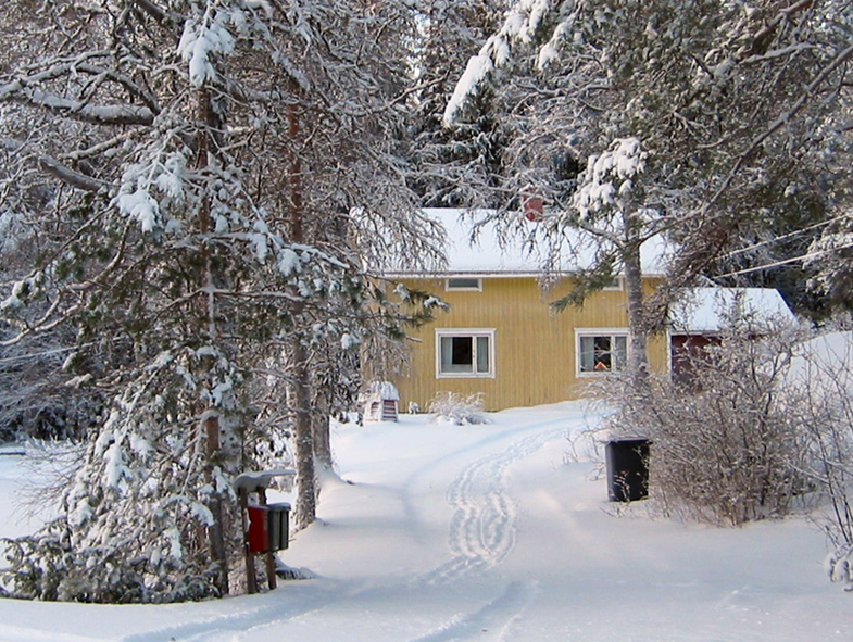 Tuomisen talo 2003 raj HLK WP